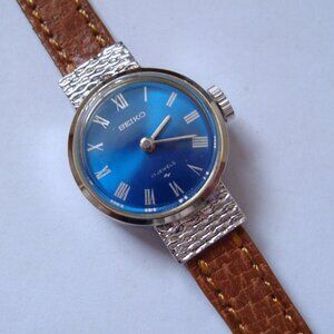 VINTAGE LADY WIND UP SEIKO,,CASE SIZE 18 MM ,RUN GREAT